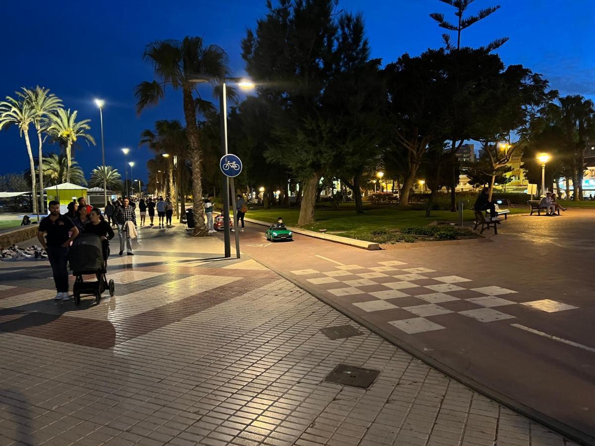 Luxury 190m2 Amplio Moderno Con Terraza En La Azotea De 50m2 Junto A La Playa, En El Centro De Torre Del Mar, Malaga, Modern Large With 50m2 Roof Terrace By The Beach, Right In The Center Of Torre Del Mar, Malaga Appartement